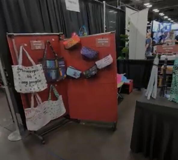 Tote bag and pencil pouch/makeup bag display Tote bag and pencil pouch/makeup bag display